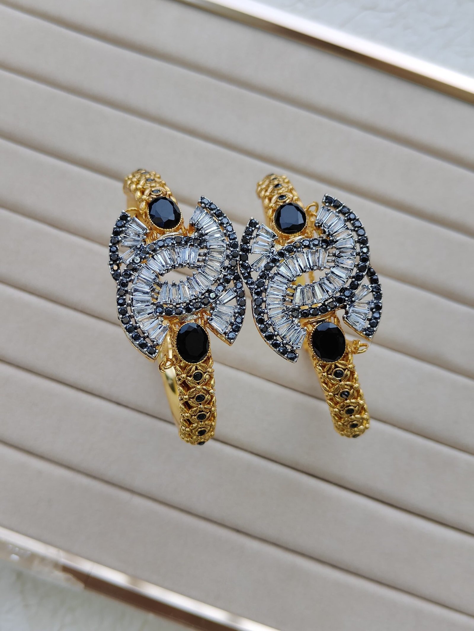 eceb2c42-456d-4575-8068-0a867de6bc91 Channel bangles pairs - Image 1