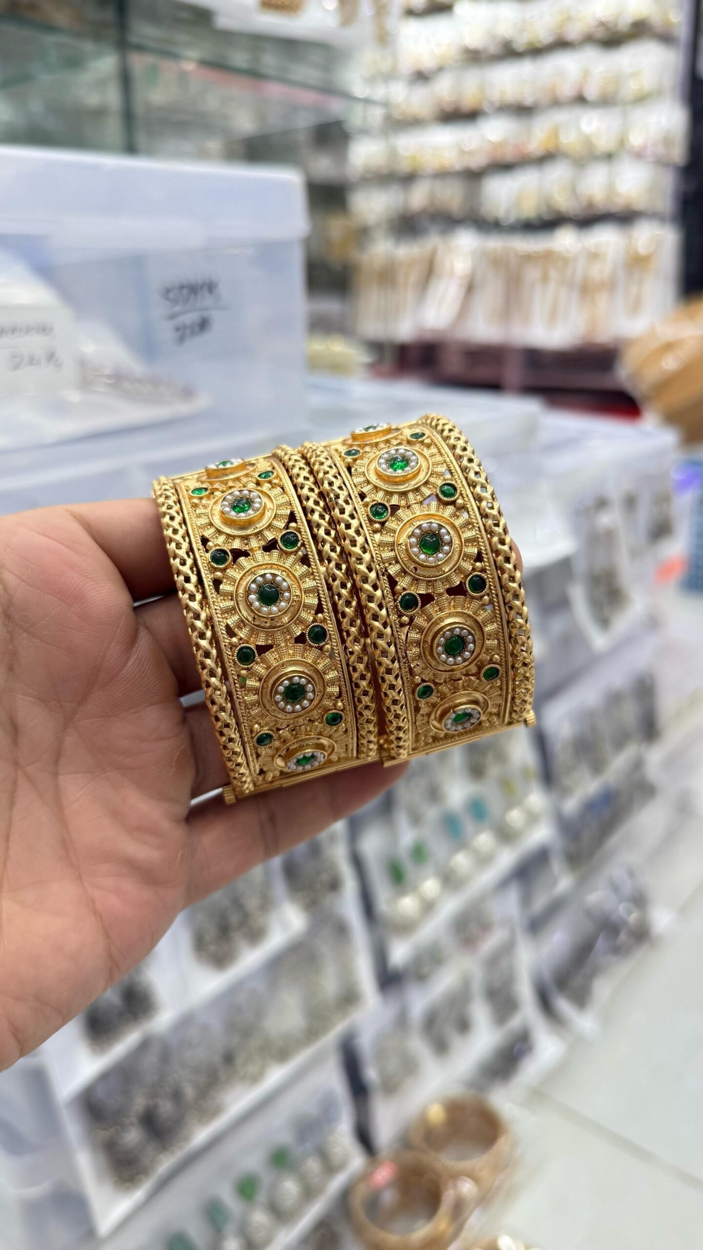 fe1c3a8a-b2ce-40d9-a4f7-20f5e910fe00 Rajwari bangles openable - Image 1