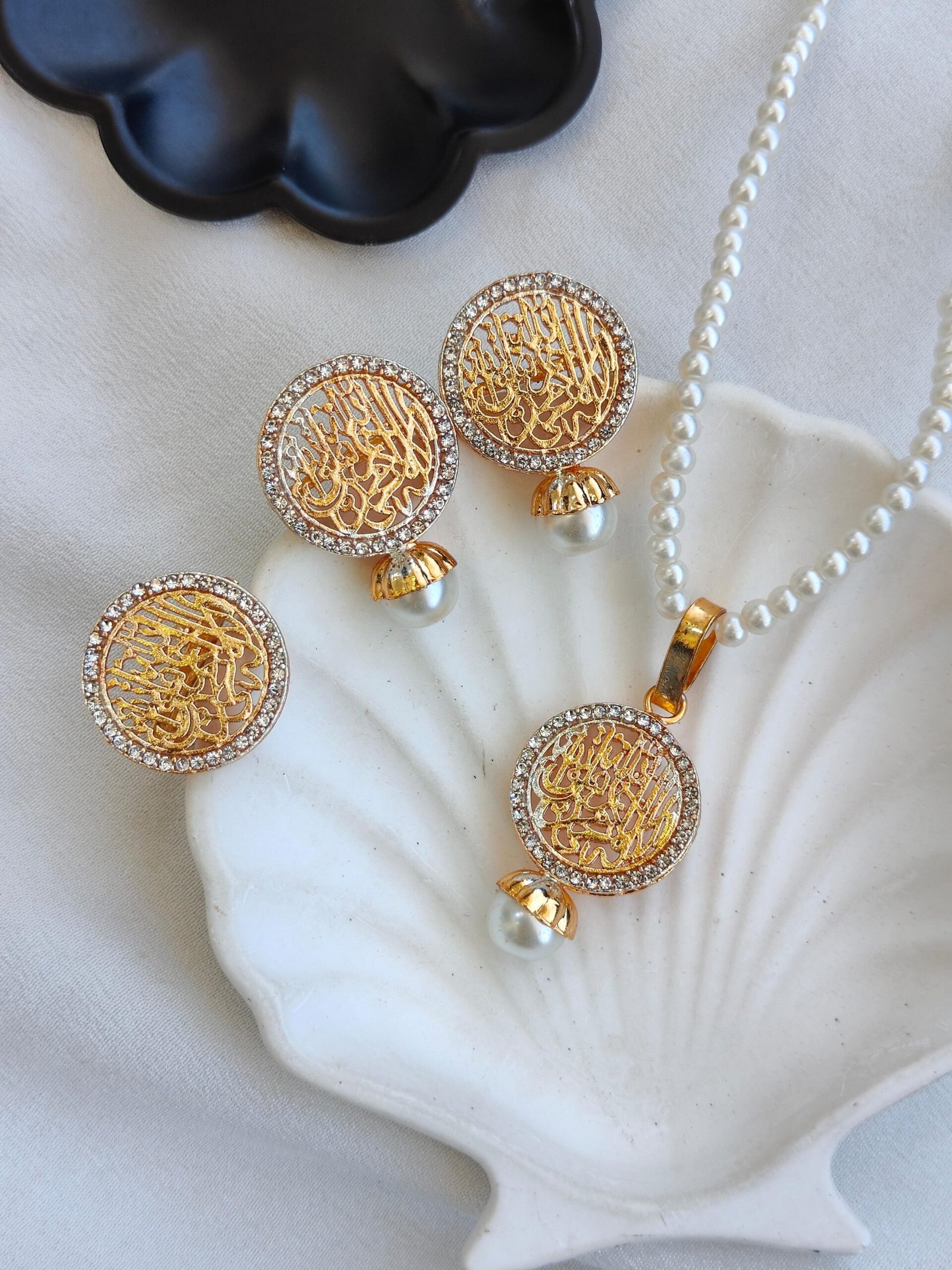 17bd7551-3eb3-45ab-9cbf-a307b87b806f Calligraphy pendant set - Image 1