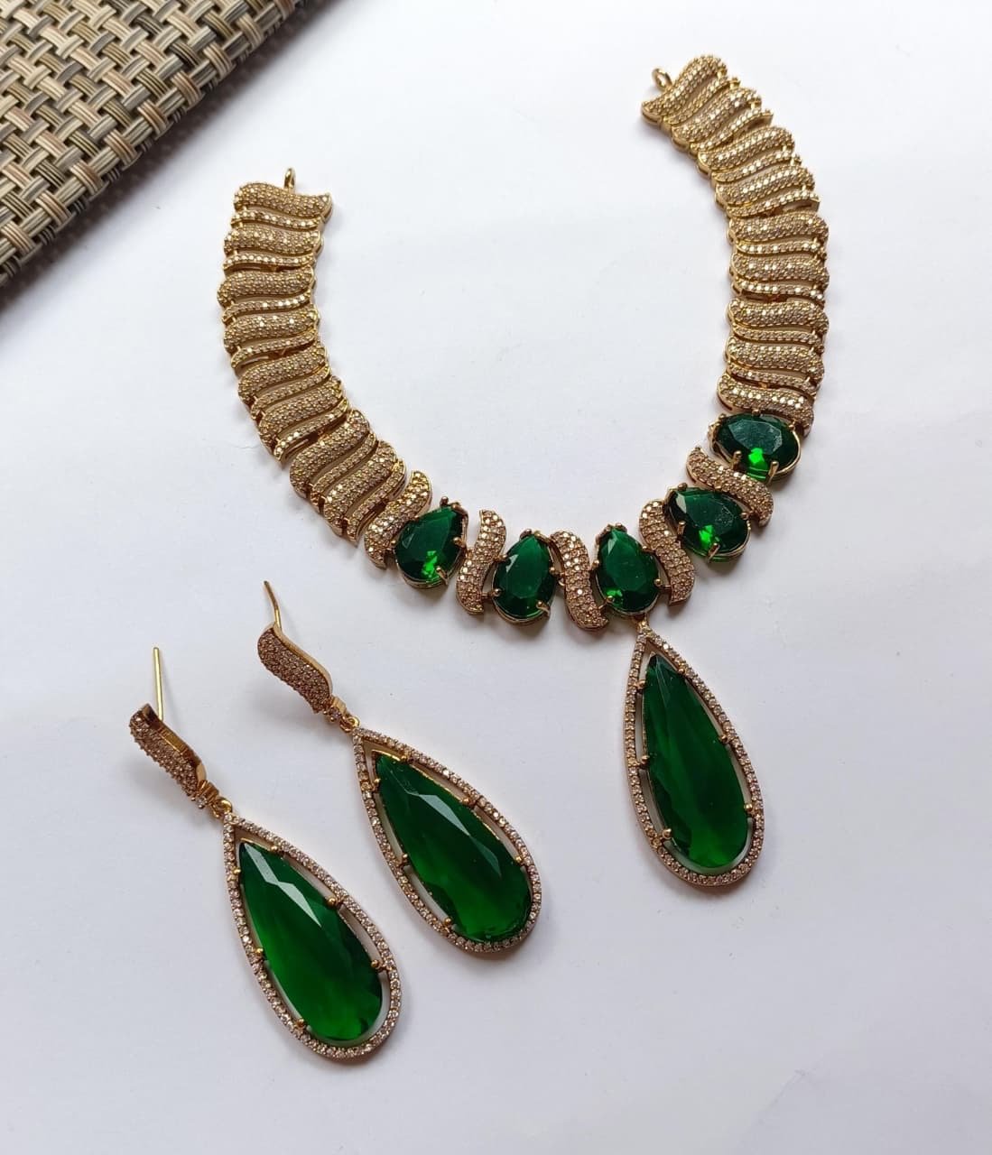 586bfc28-fe42-4091-9208-c2a5f5bddfcc Zircon set - Image 1