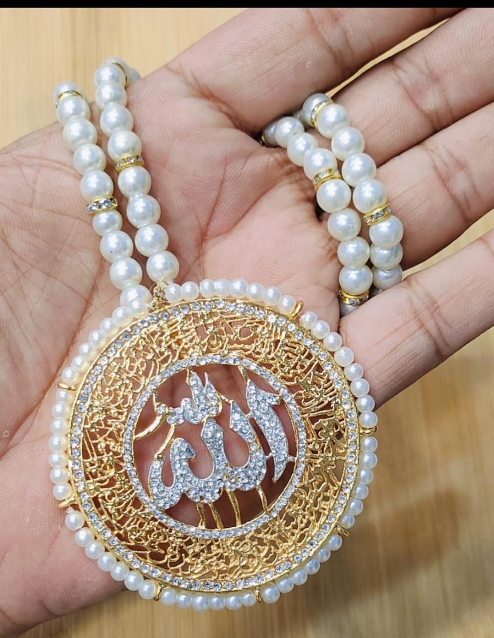 a773827d-1464-4eb2-a04b-34d528f4c34a Calligraphy pendant - Image 1