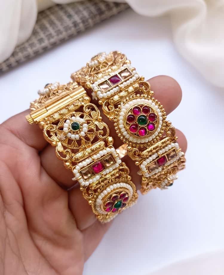 c5a2b6ab-9242-435d-889a-38150a81e37b Indian polki bangles - Image 1