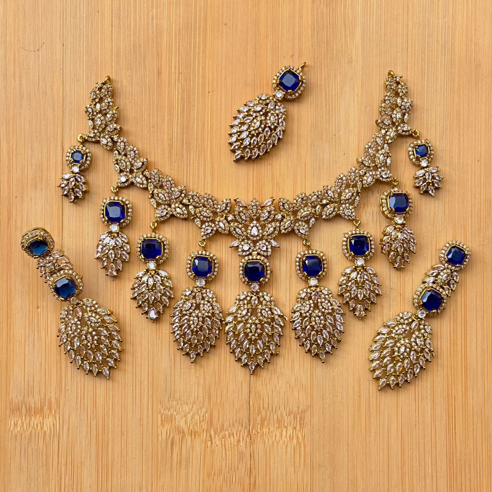 ce5e2891-d229-4fe5-8e3c-0d52f1f51db5 American zircon sets - Image 1