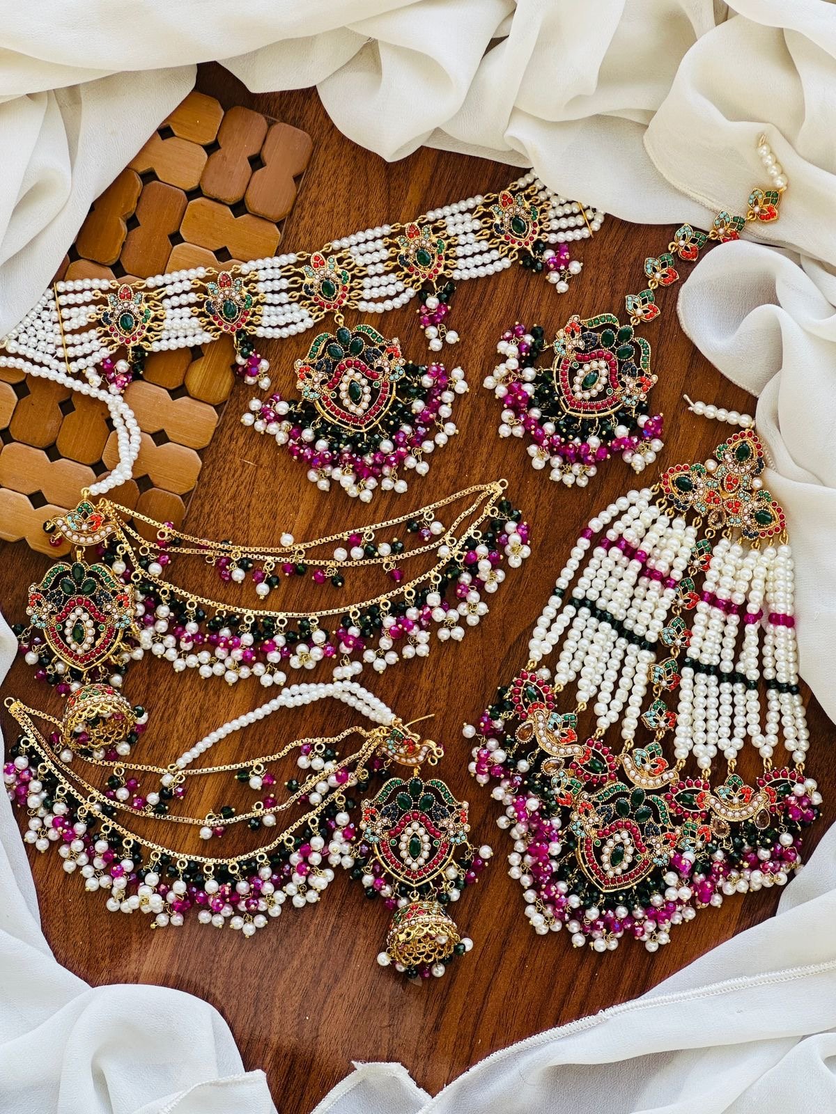 fd83e165-96e1-4b40-a939-f0cead61bfa1 Naura choker with sahrey earings - Image 1