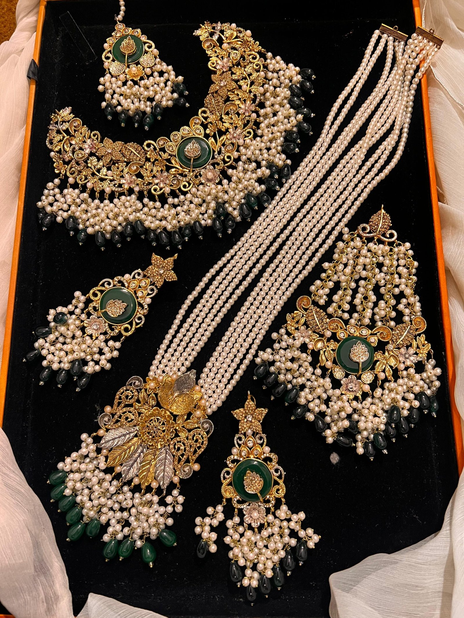 WhatsApp Image 2025-12-02 at 7.50.49 AM (1) Devya set - Image 1