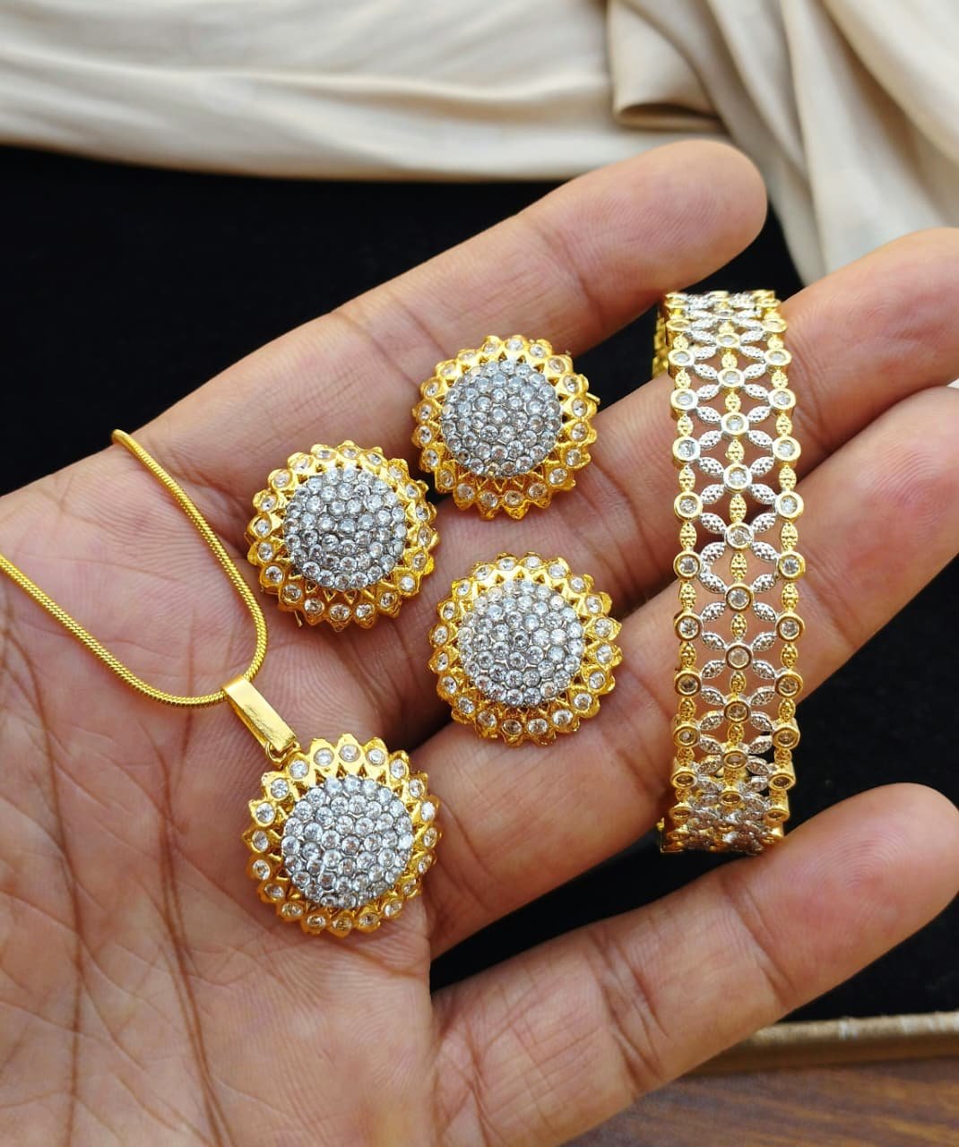 IMG-20260105-WA0413 Naura combo set with bangles - Image 1