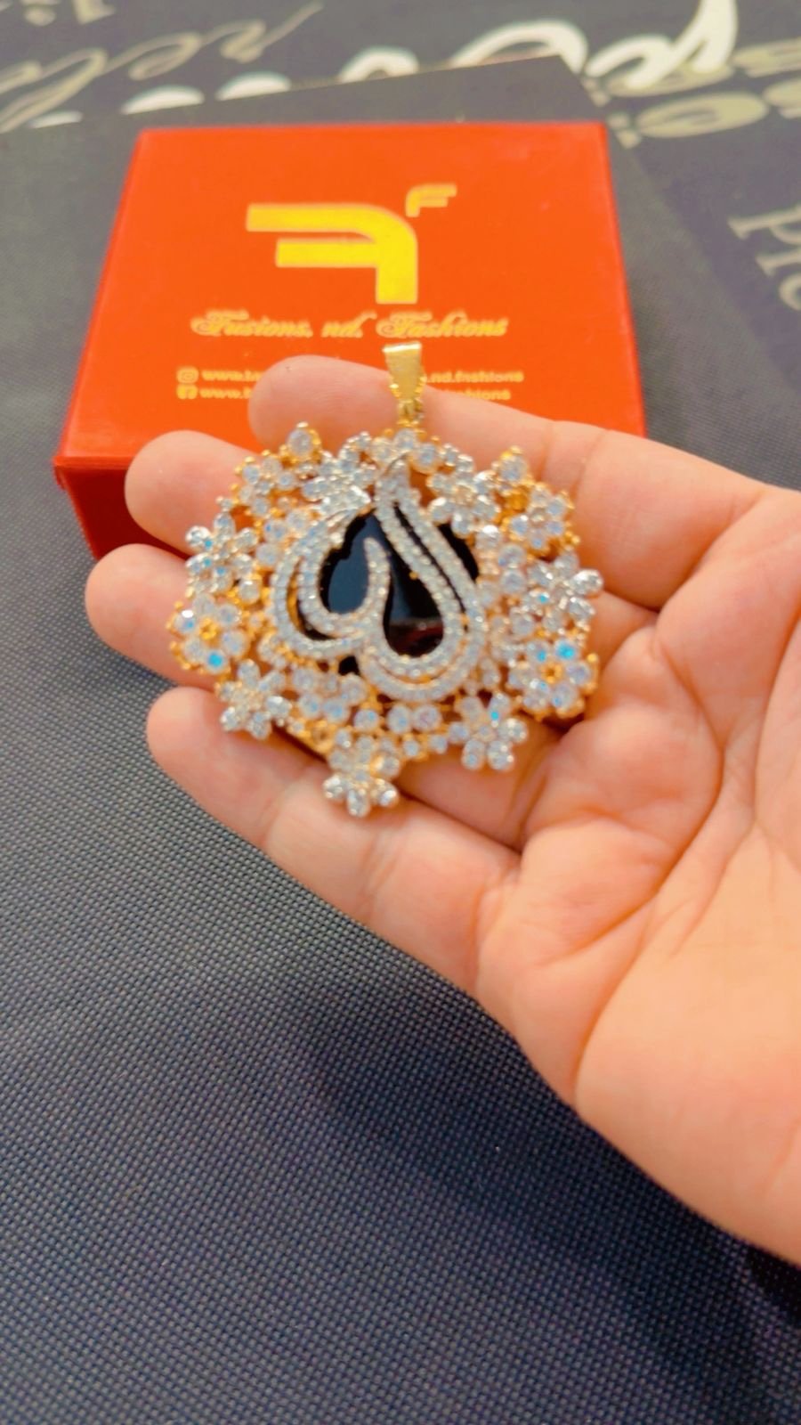 9ad4043e-4cc3-4cb9-9388-31f7c6686392 Calligrphy Ak pendant - Image 1