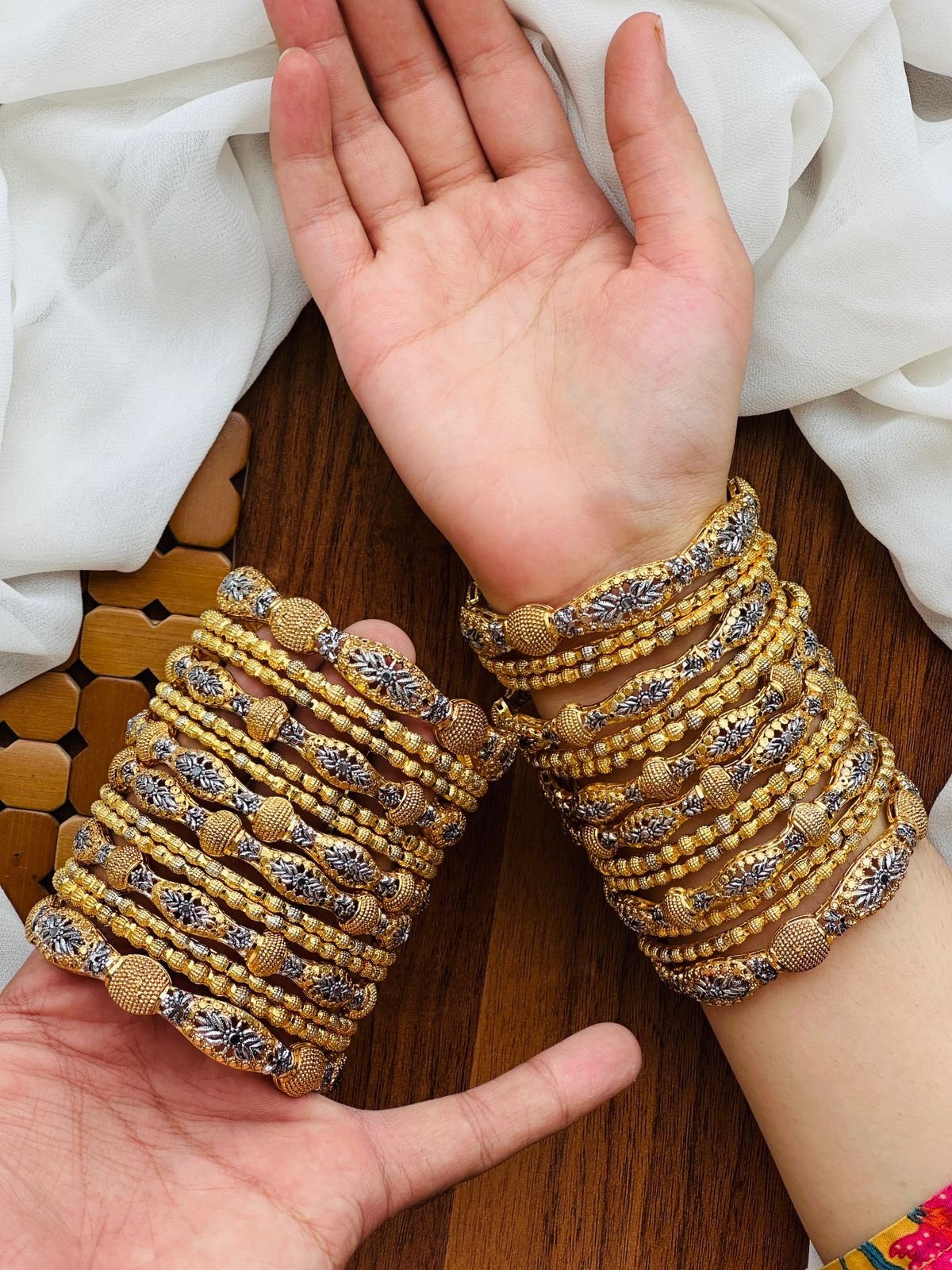 b4929afd-ab28-40ed-afcb-a798eb108287 14 pcs set of gold bangles - Image 1