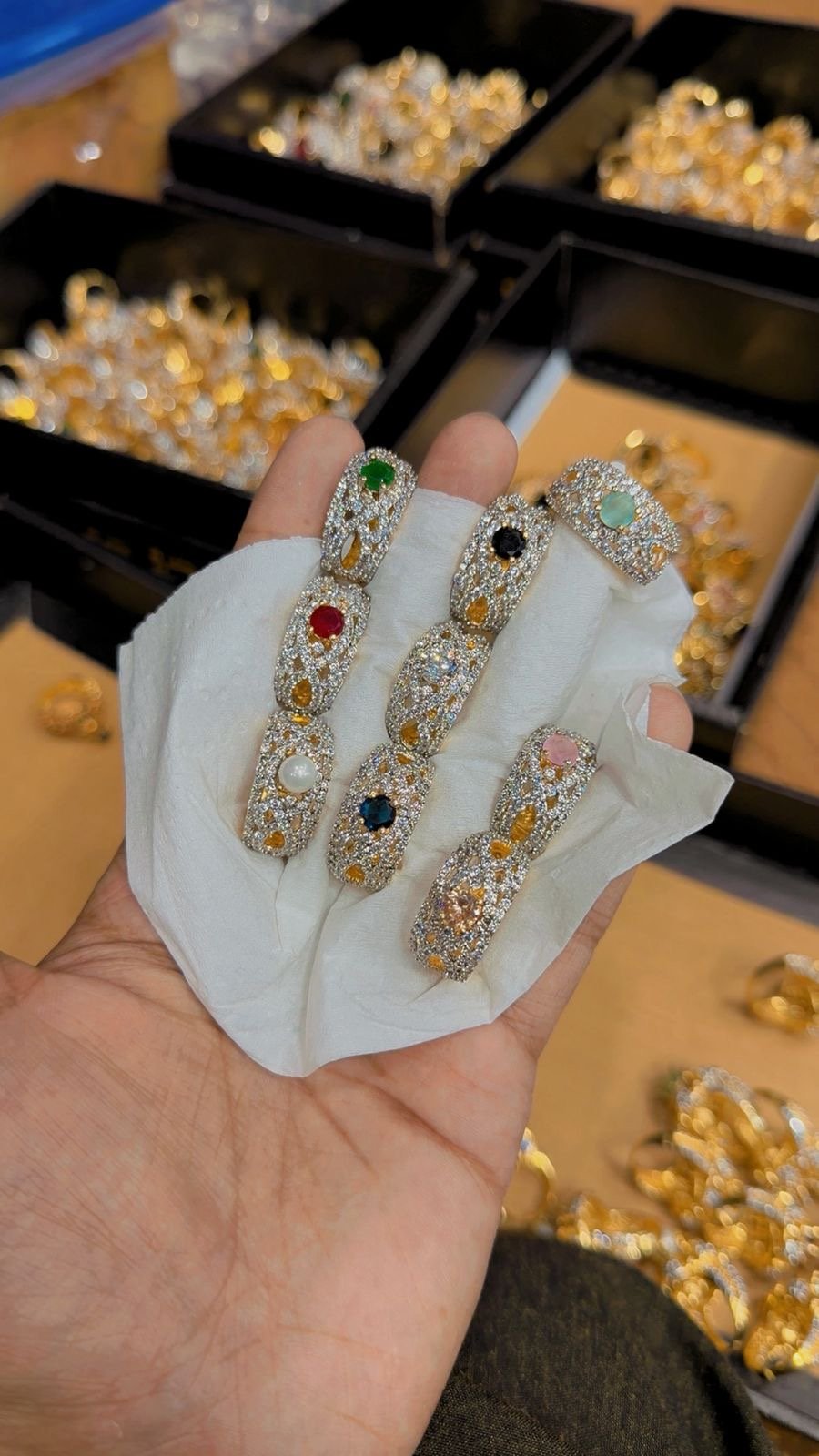 0bfebf14-7a6b-48ca-a36b-71d6f24a3550 Diamond cut rings - Image 1