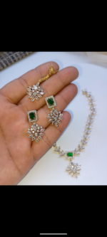 Zircon set in green - Image 2