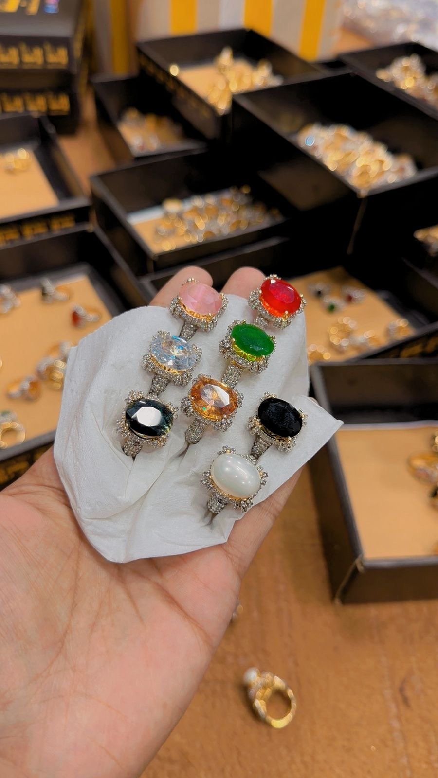 e1023ad4-afaf-4b69-b4c8-a5a28a94bef2 Diamond cut rings - Image 1